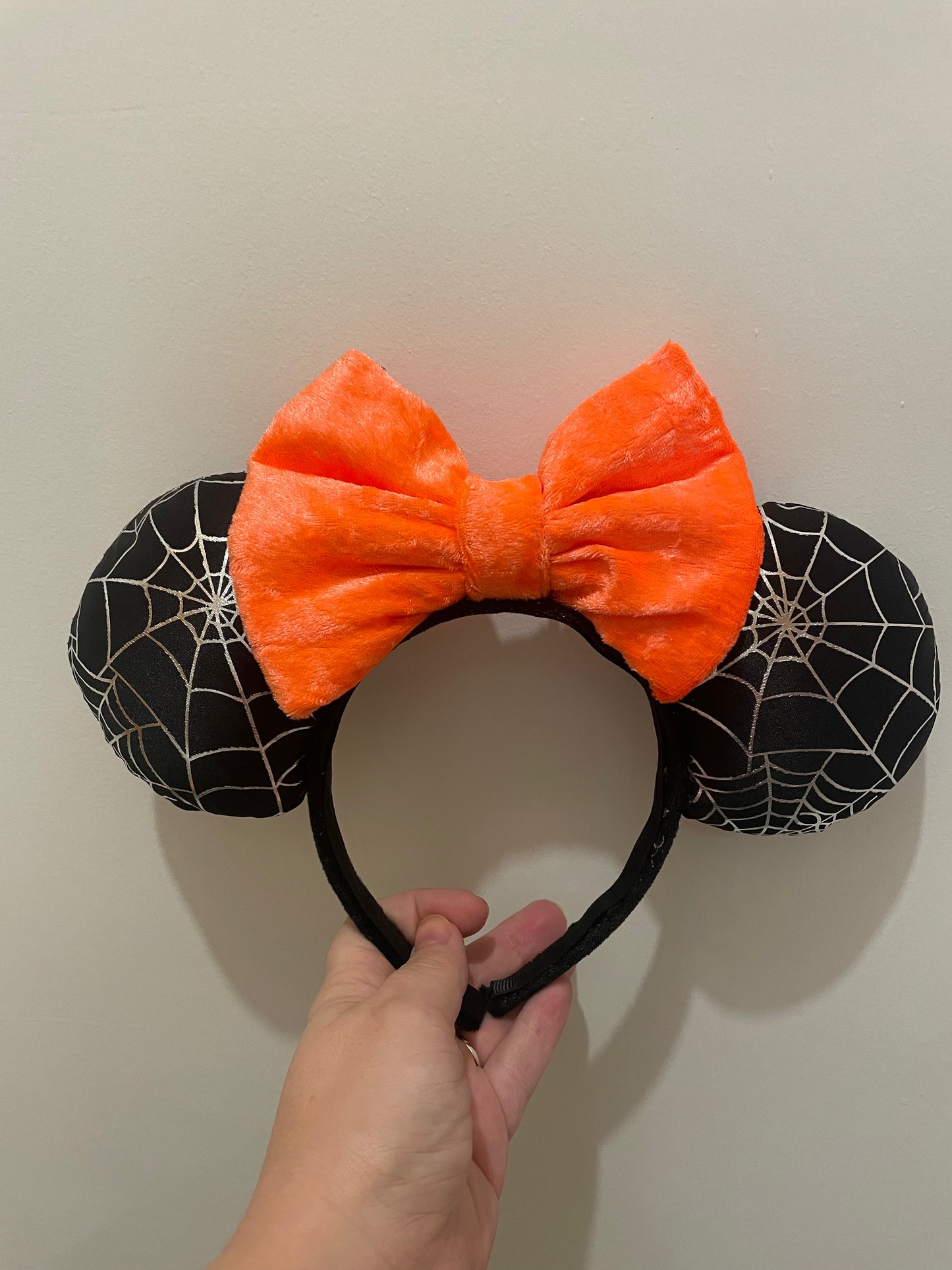 It’s Halloween-lo-ween